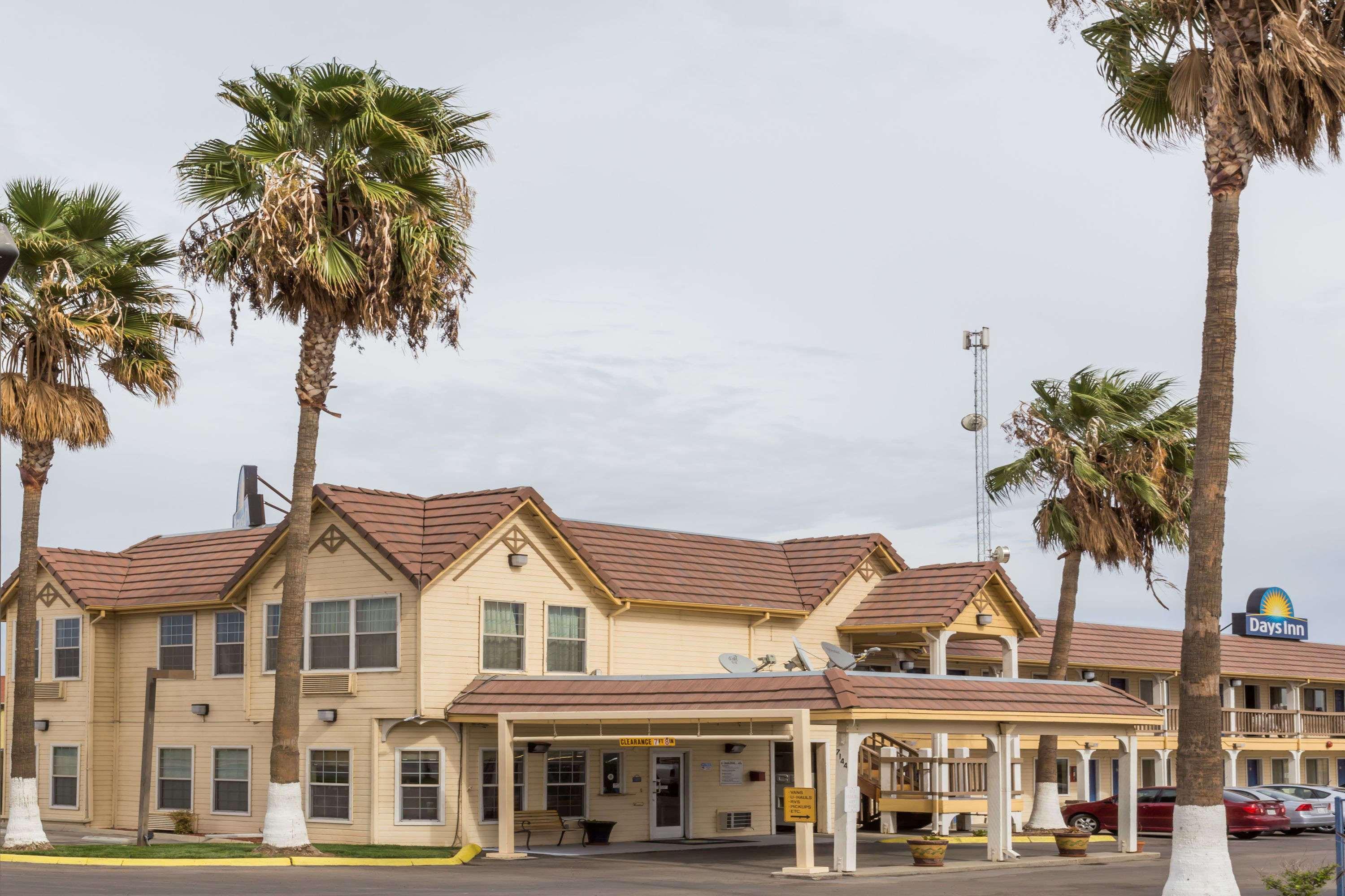 Days Inn By Wyndham Westley Exterior photo
