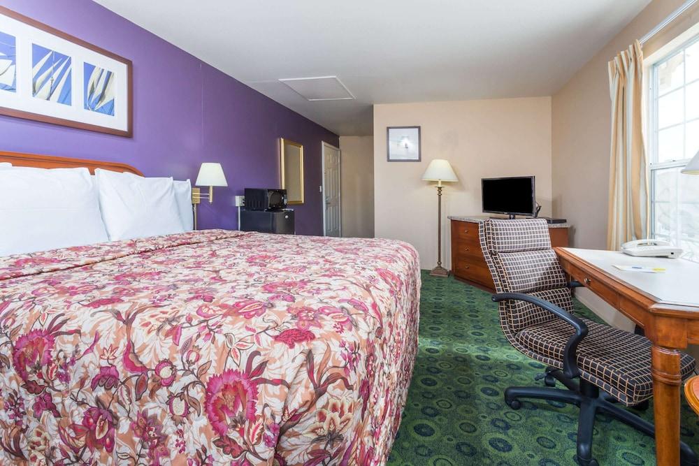 Days Inn By Wyndham Westley Exterior photo