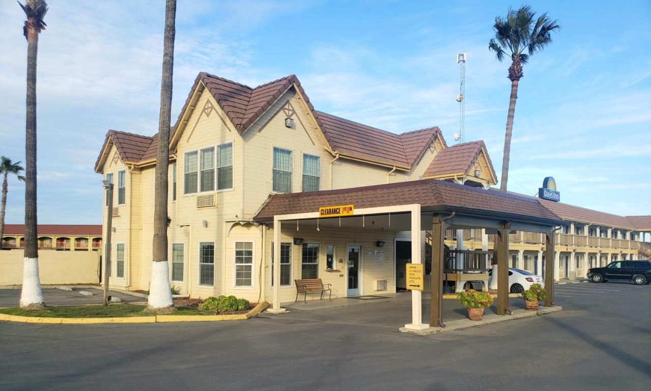 Days Inn By Wyndham Westley Exterior photo